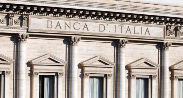 Continuano a calare i rendimenti dei titoli di stato. Buona la domanda in asta per il nuovo BTP 3,375% 2024 che è stato venduto per 4 miliardi di euro.  Assegnati anche CCTeu a lunga scadenza  