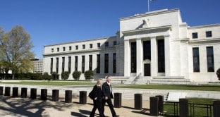 federal reserve building pedestrians