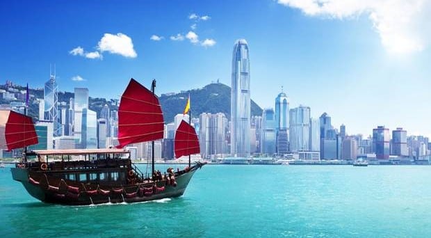 La divisa di Hong Kong si è rafforzata del 20% negli ultimi 12 mesi e il trend è in continua ascesa. Una scommessa sui bond in dollari asiatici