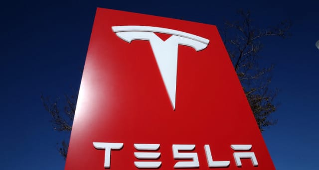 Il prezzo dei bond Tesla 5,30% 2025 (USU8810LAA18) è sceso di oltre il 2% sotto il prezzo di collocamento. Il giudizio degli investitori