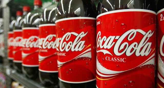 Bond a 100 anni di Coca Cola