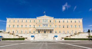 I bond della Grecia sorpassano i BTp