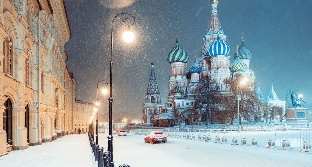 La Russia taglia i tassi e beneficia del petrolio stabile sopra i 60 dollari, schivando gli effetti delle sanzioni finanziarie. In calo i rendimenti sovrani e corporate e il 2020 andrebbe anche meglio. 