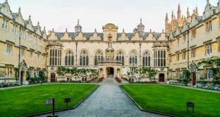 Oxford emetterà una seconda tranche a 100 anni