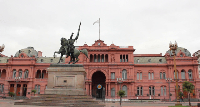 Negoziato fallito tra la provincia di Buenos Aires e gli obbligazionisti, ma il governatore Axel Kicillof evita comunque il default e opta per il pagamento, avvalendosi di un'operazione di 