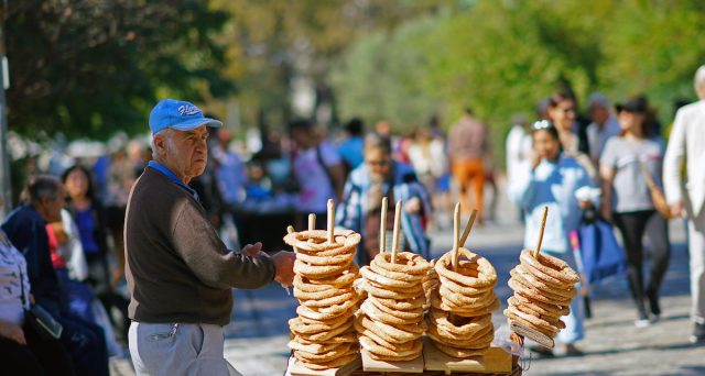 Rendimenti greci sotto quelli italiani lungo la curva, con distanze che tendono ad allargarsi per le scadenze più lunghe. Ecco l'origine di questa 