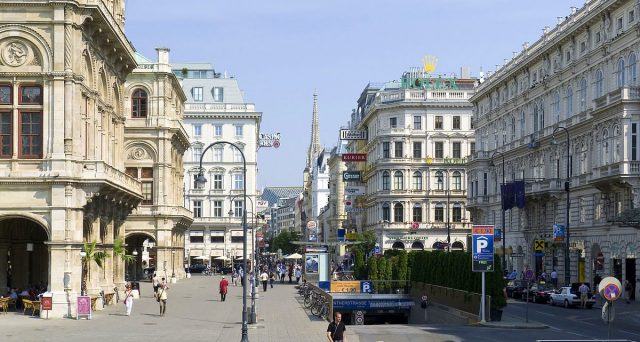 Rendimento in calo e boom dei prezzi subito dopo l'inizio delle negoziazioni per le obbligazioni secolari austriache. Il mercato corre a comprare il debito di Vienna. 