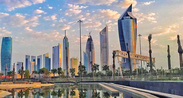 Il Kuwait rischia di non poter pagare gli stipendi pubblici dopo il mese di ottobre, ma non c'entra il default. E lo dimostrano anche i rendimenti degli Eurobond. 