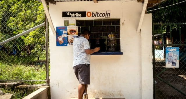 El Salvador declassato a causa dei Bitcoin