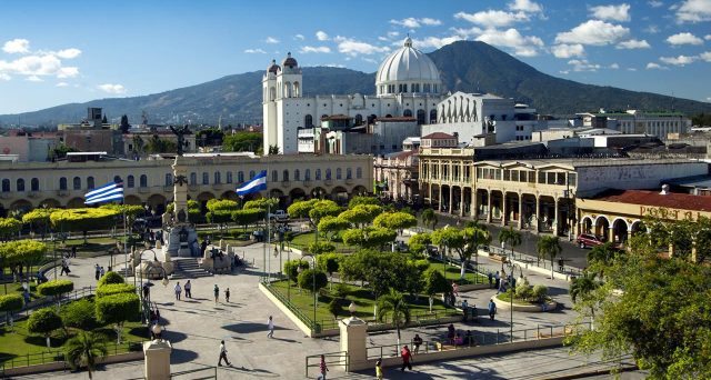 Bond El Salvador giù da mesi